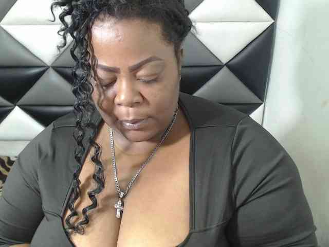 ShantalBBW webcam
