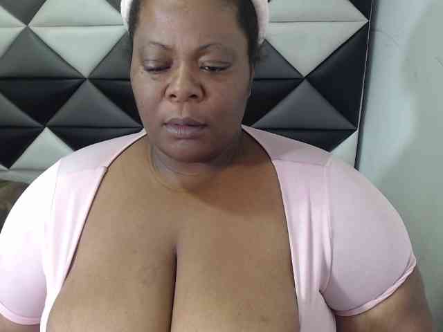 ShantalBBW webcam