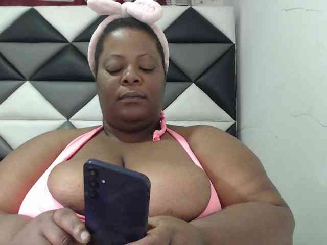 ShantalBBW webcam