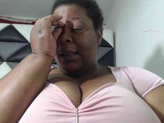 ShantalBBW webcam