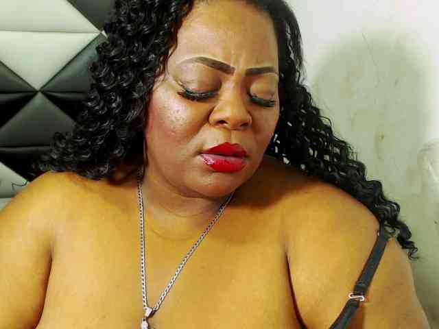 ShantalBBW webcam