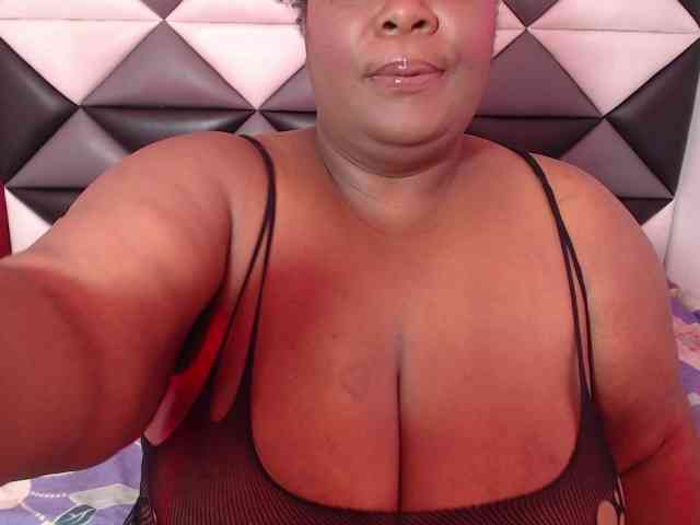 ShantalBBW webcam