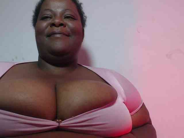 ShantalBBW webcam