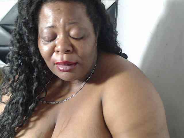ShantalBBW webcam