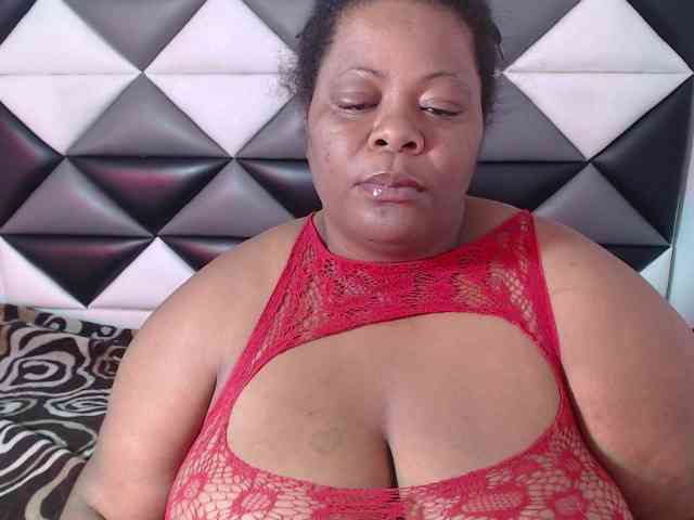 ShantalBBW webcam