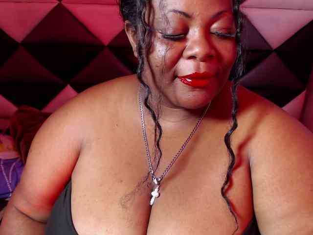 ShantalBBW webcam