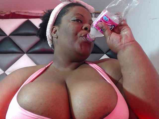 ShantalBBW webcam