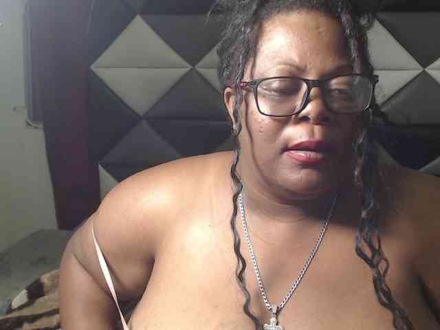 ShantalBBW webcam