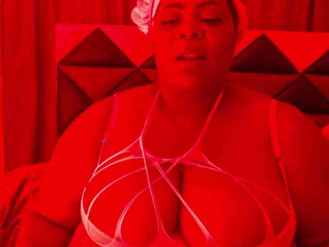 ShantalBBW webcam