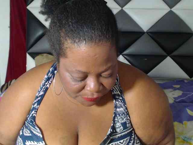 ShantalBBW webcam