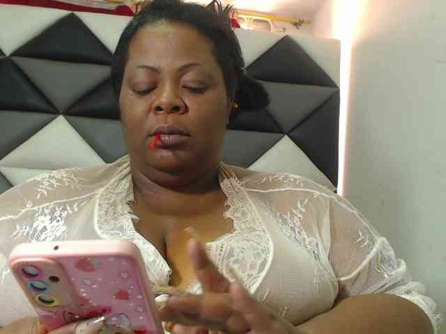 ShantalBBW webcam