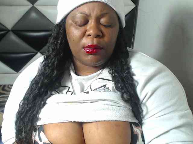 ShantalBBW webcam