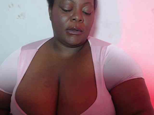 ShantalBBW webcam