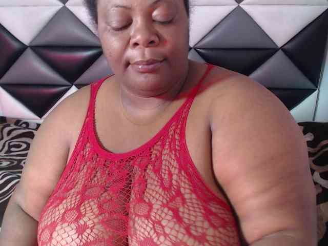 ShantalBBW webcam
