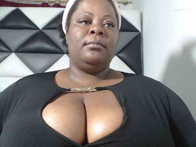 ShantalBBW webcam