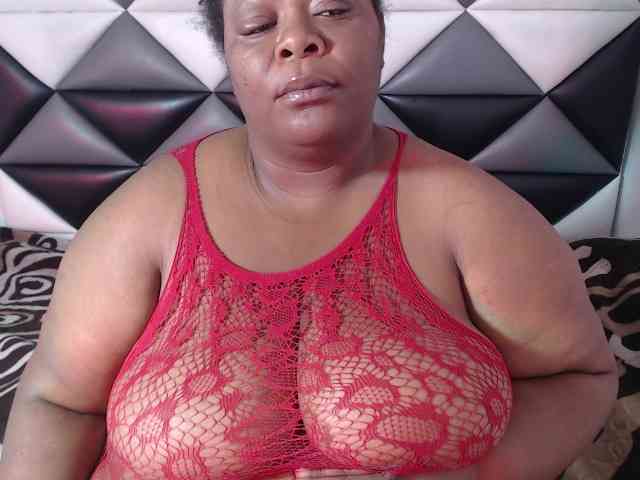 ShantalBBW webcam