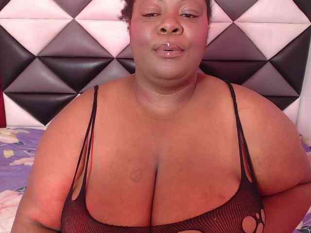 ShantalBBW webcam