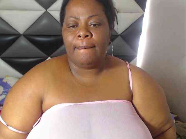 ShantalBBW webcam