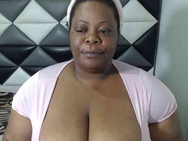 ShantalBBW webcam