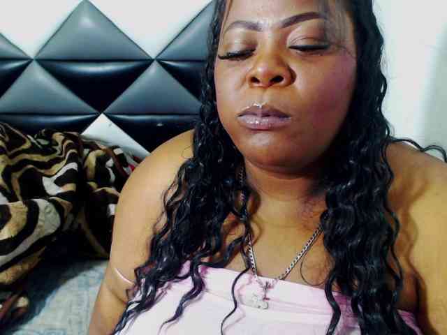 ShantalBBW webcam