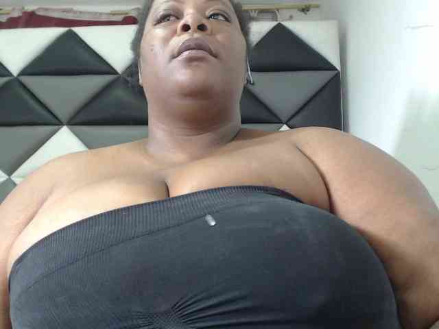 ShantalBBW webcam