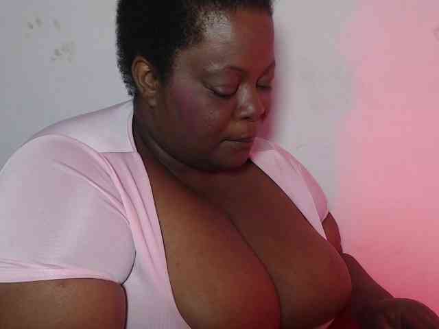 ShantalBBW webcam