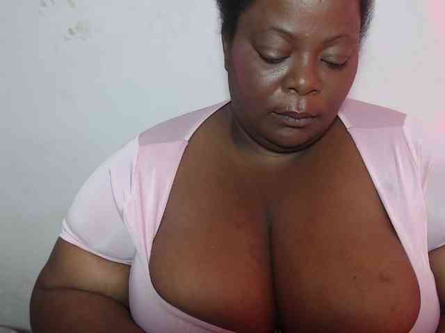 ShantalBBW webcam