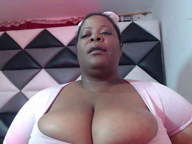 ShantalBBW webcam