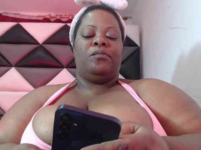 ShantalBBW webcam