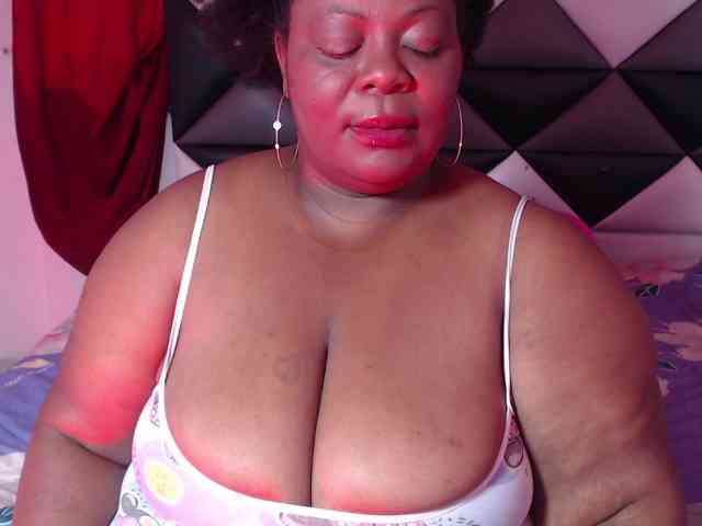ShantalBBW webcam