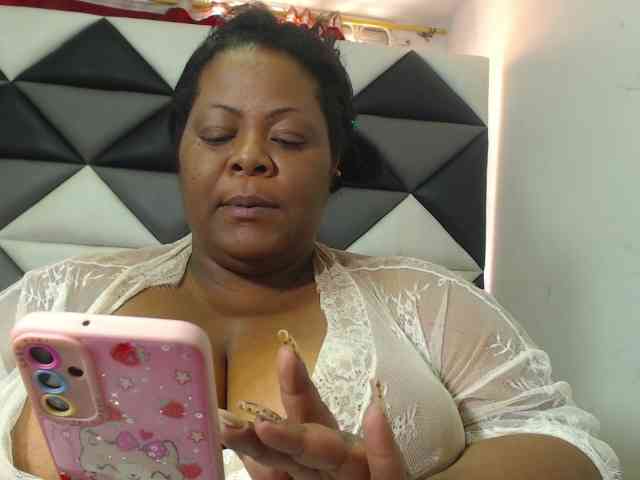 ShantalBBW webcam
