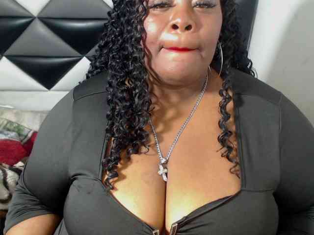 ShantalBBW webcam