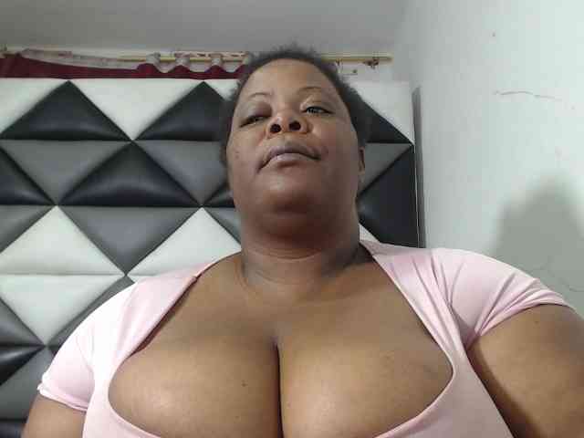ShantalBBW webcam