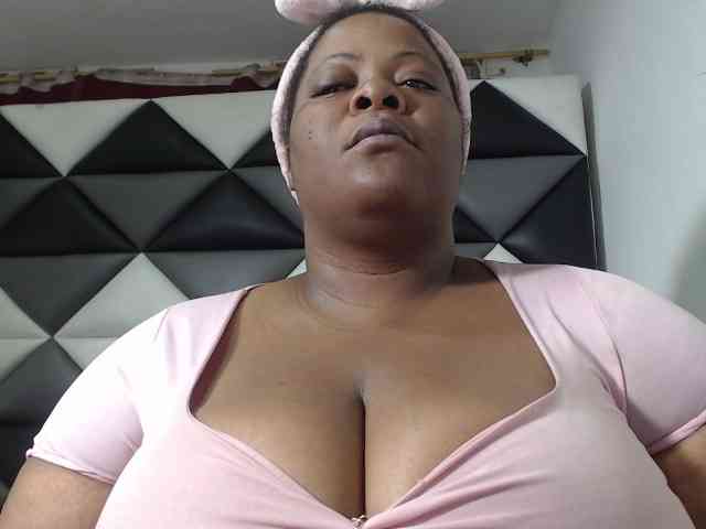 ShantalBBW webcam