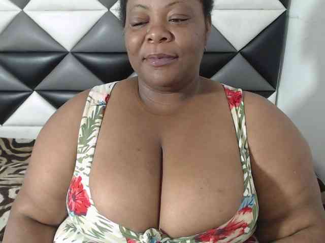 ShantalBBW webcam