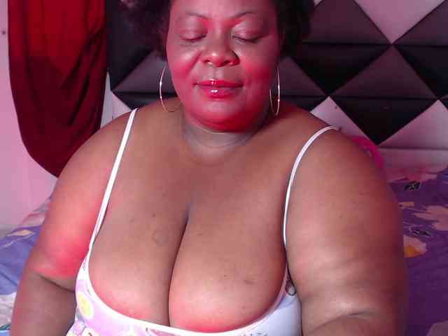 ShantalBBW webcam