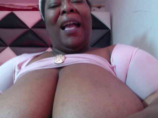 ShantalBBW webcam