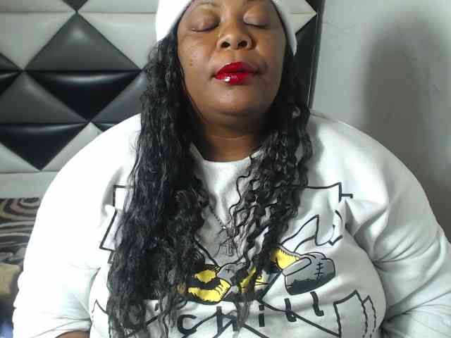 ShantalBBW webcam