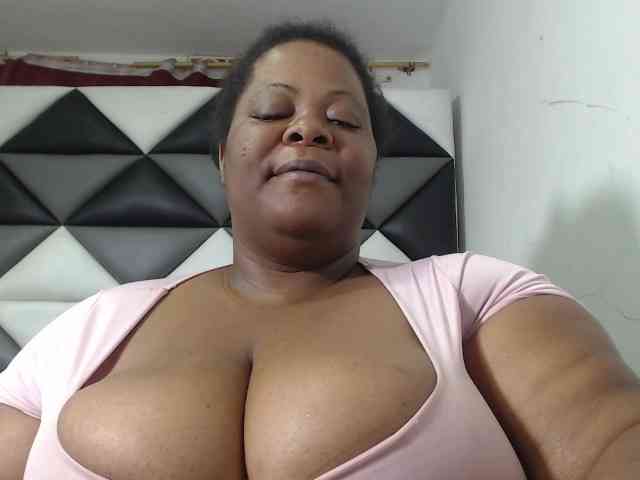 ShantalBBW webcam