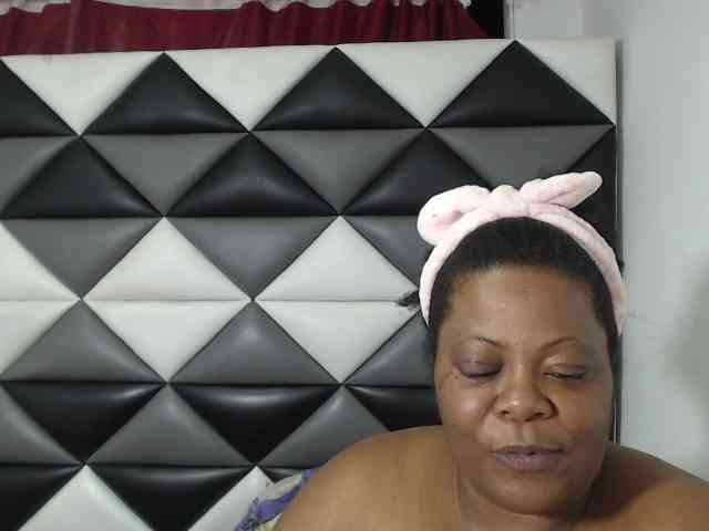 ShantalBBW webcam