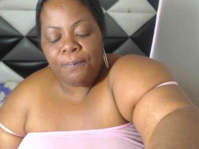 ShantalBBW webcam