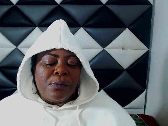 ShantalBBW webcam