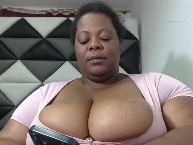 ShantalBBW webcam