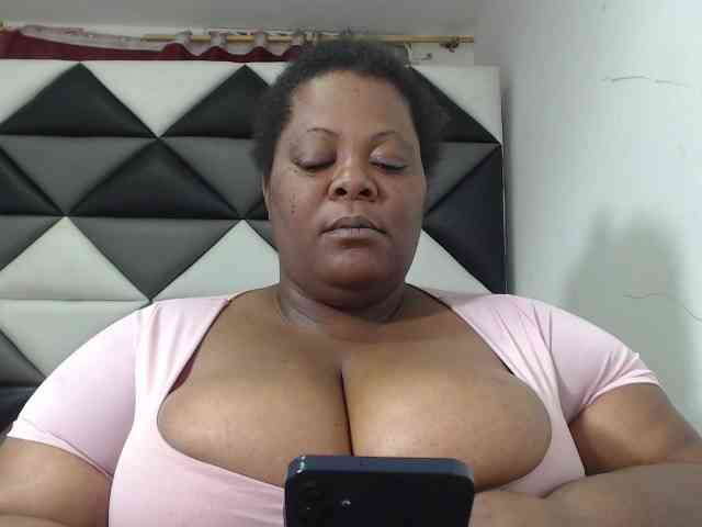 ShantalBBW webcam