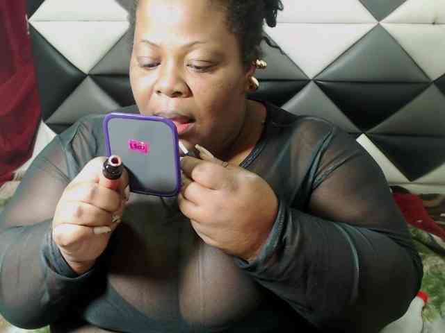ShantalBBW webcam