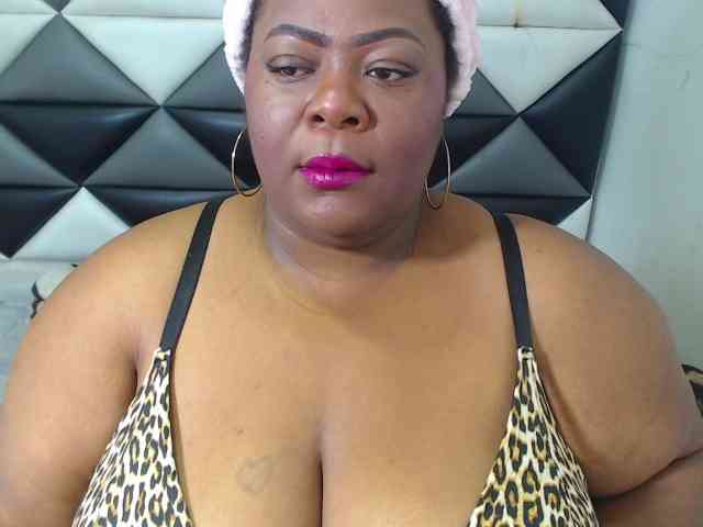 ShantalBBW webcam
