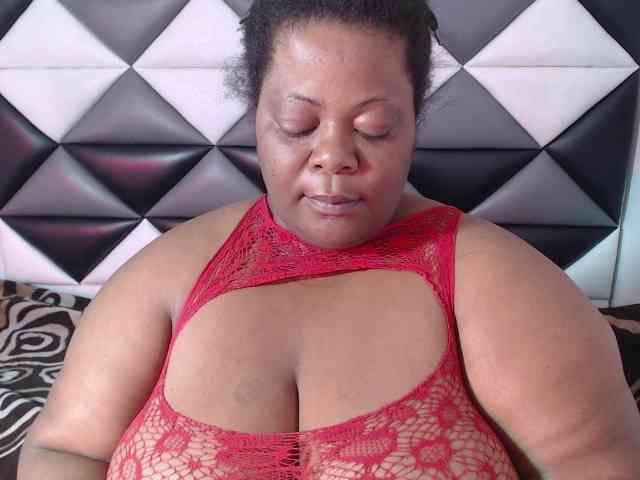 ShantalBBW webcam
