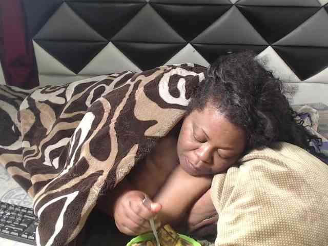 ShantalBBW webcam