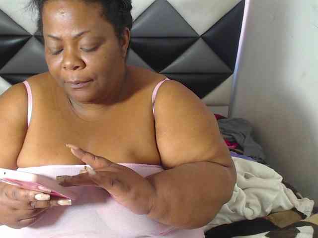 ShantalBBW webcam