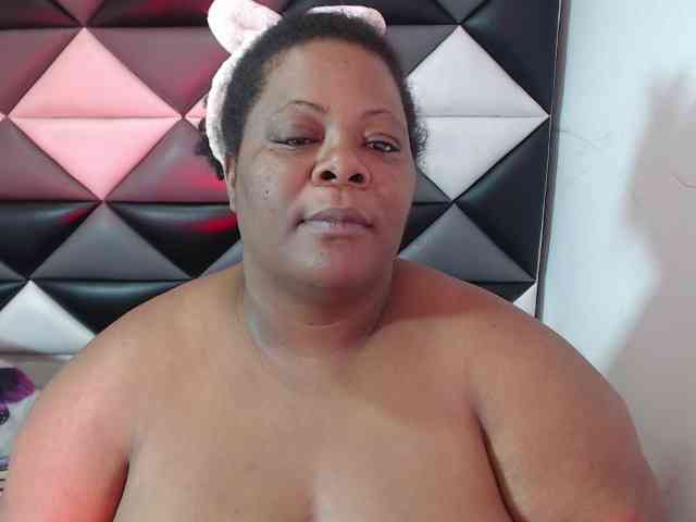 ShantalBBW webcam